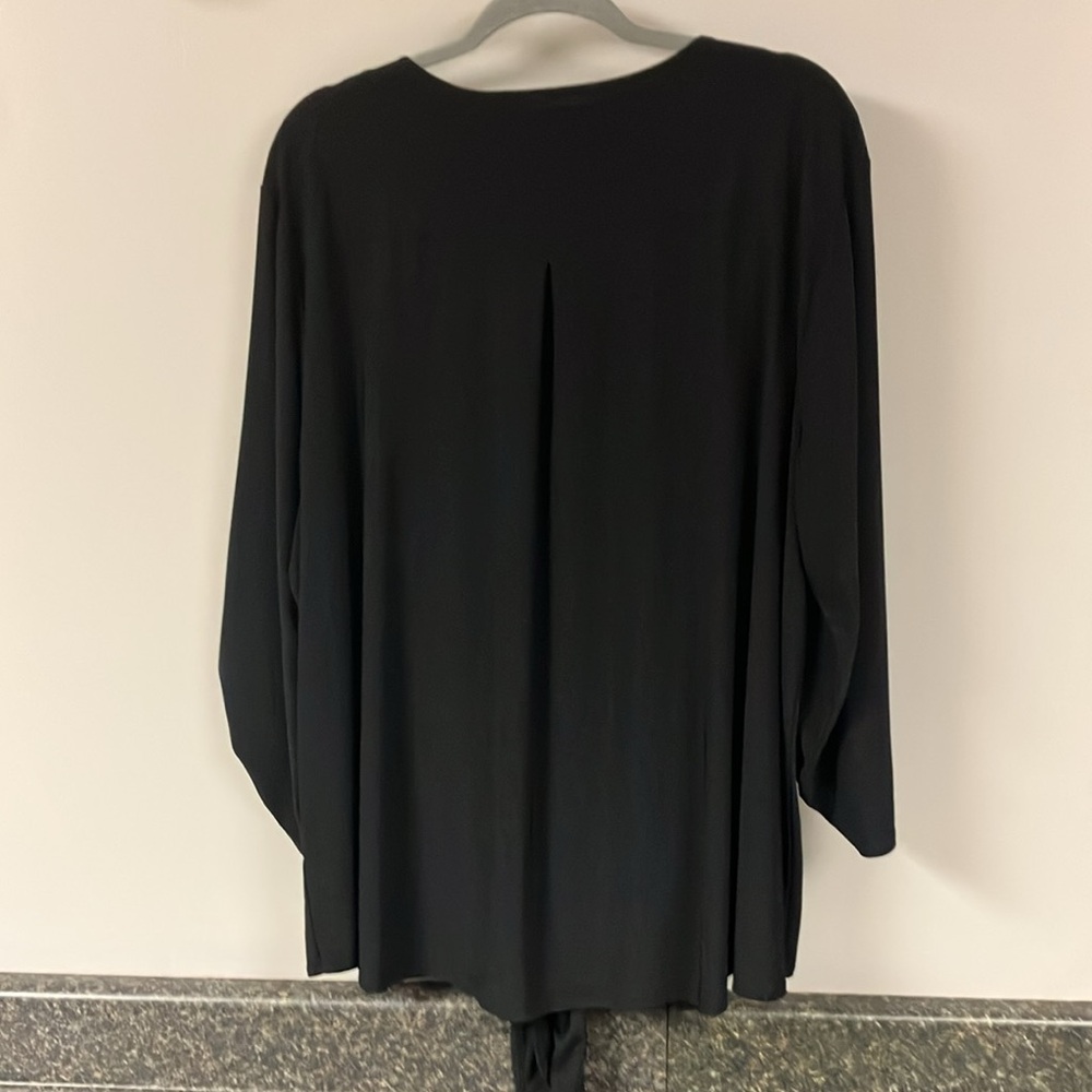3/$15 ❤️ Cato 22/24 black V neck shirt with tie front and tab sleeve - Picture 4 of 8